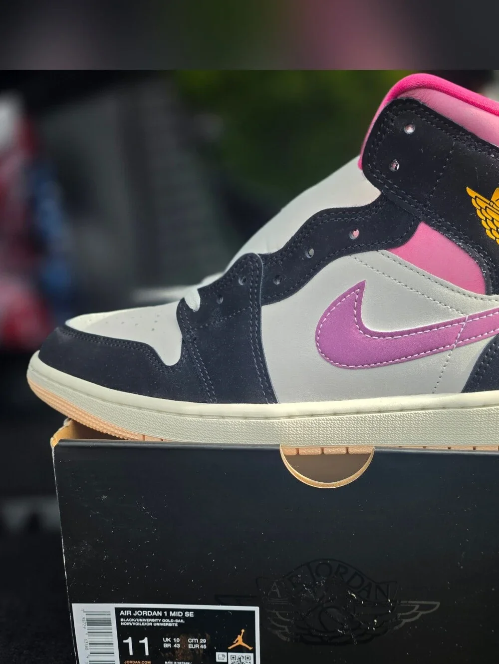Jordan 1 Mid SE Men's Pink/Black Casual Sneaker